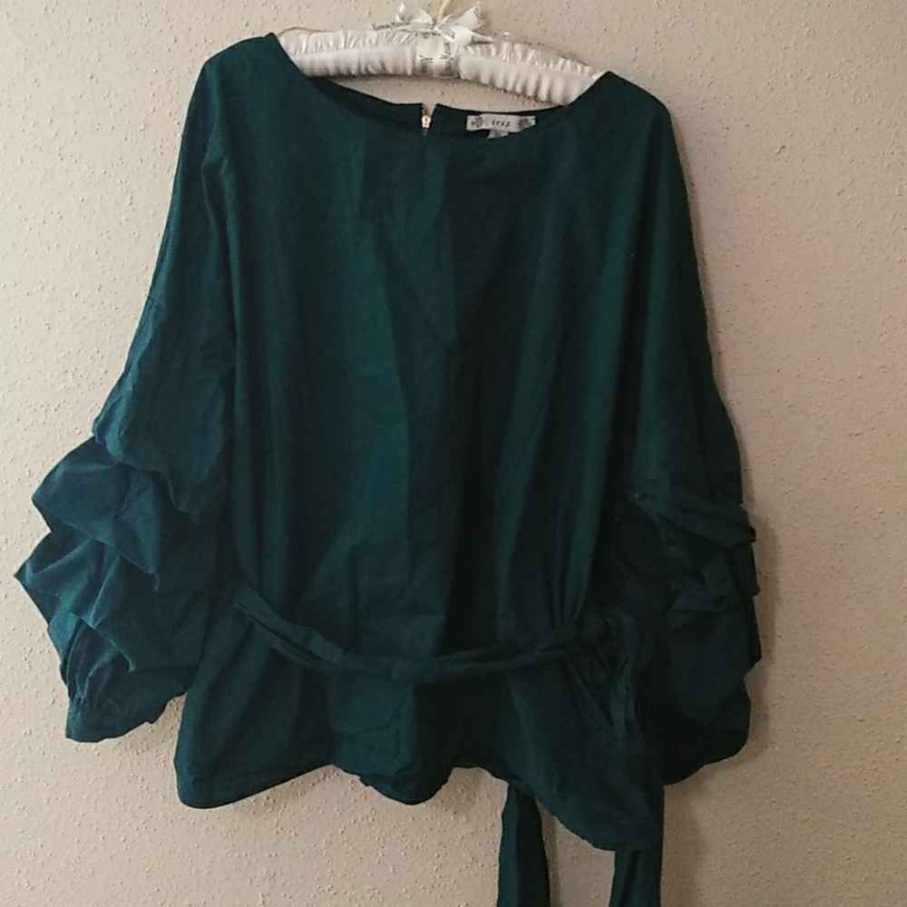 Plus size shirred sleeve top 3xl
